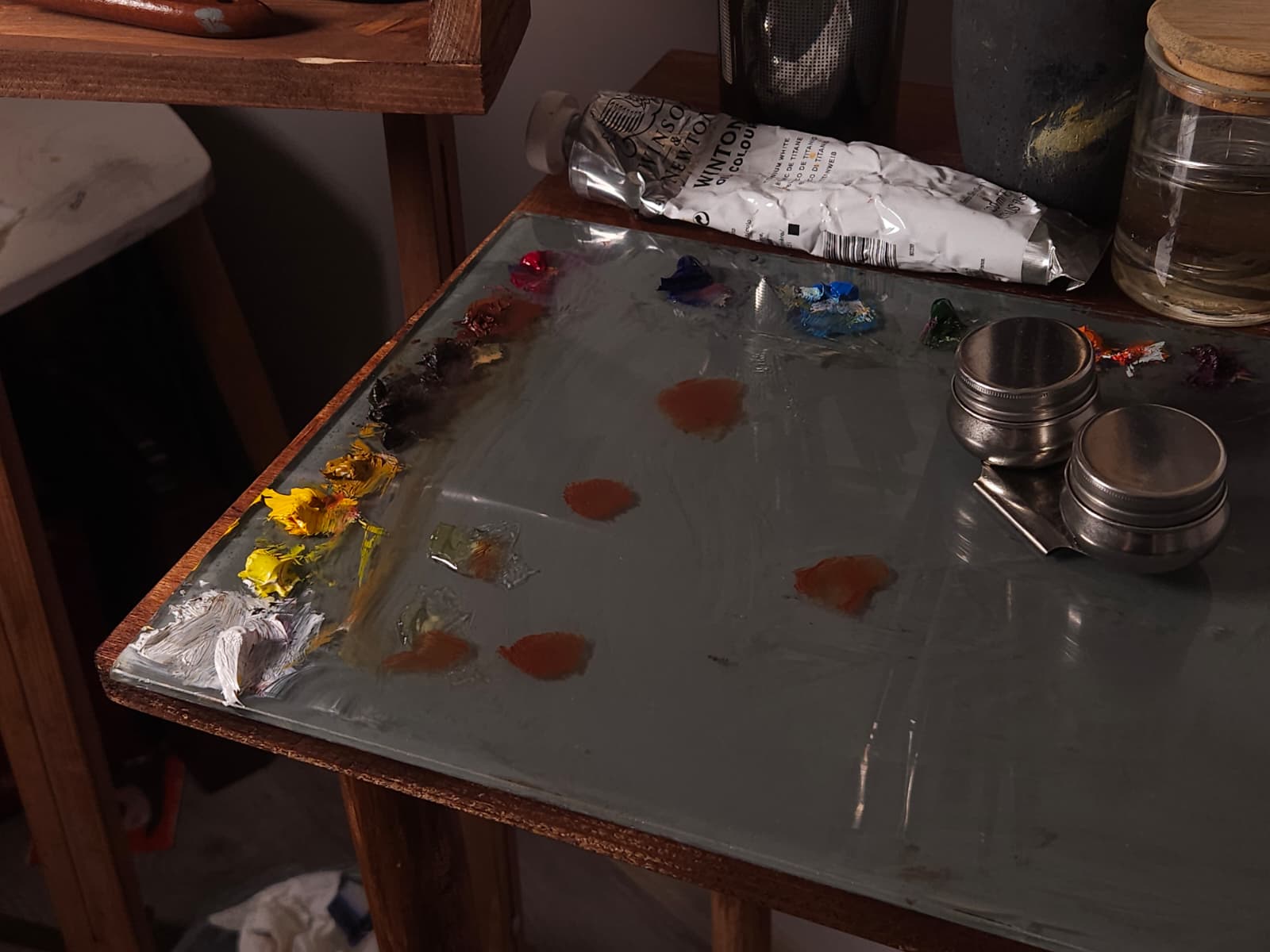 Oil palette in studio